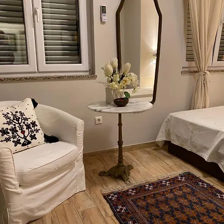 Secret Garden Gostinjska kuća 3*