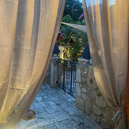 בית הארחה Secret Garden זאדאר