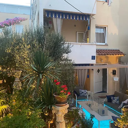 Secret Garden בית הארחה 3*