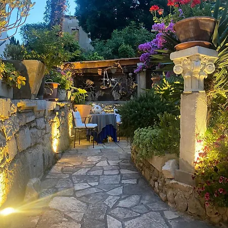 בית הארחה Secret Garden 3*