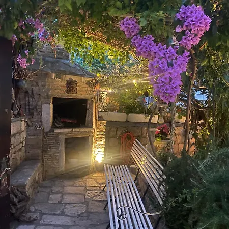Secret Garden בית הארחה זאדאר