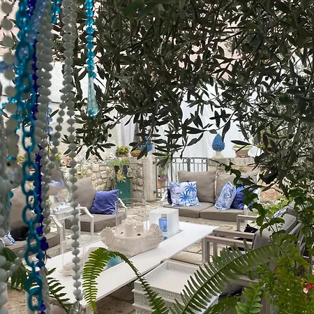 בית הארחה Secret Garden זאדאר